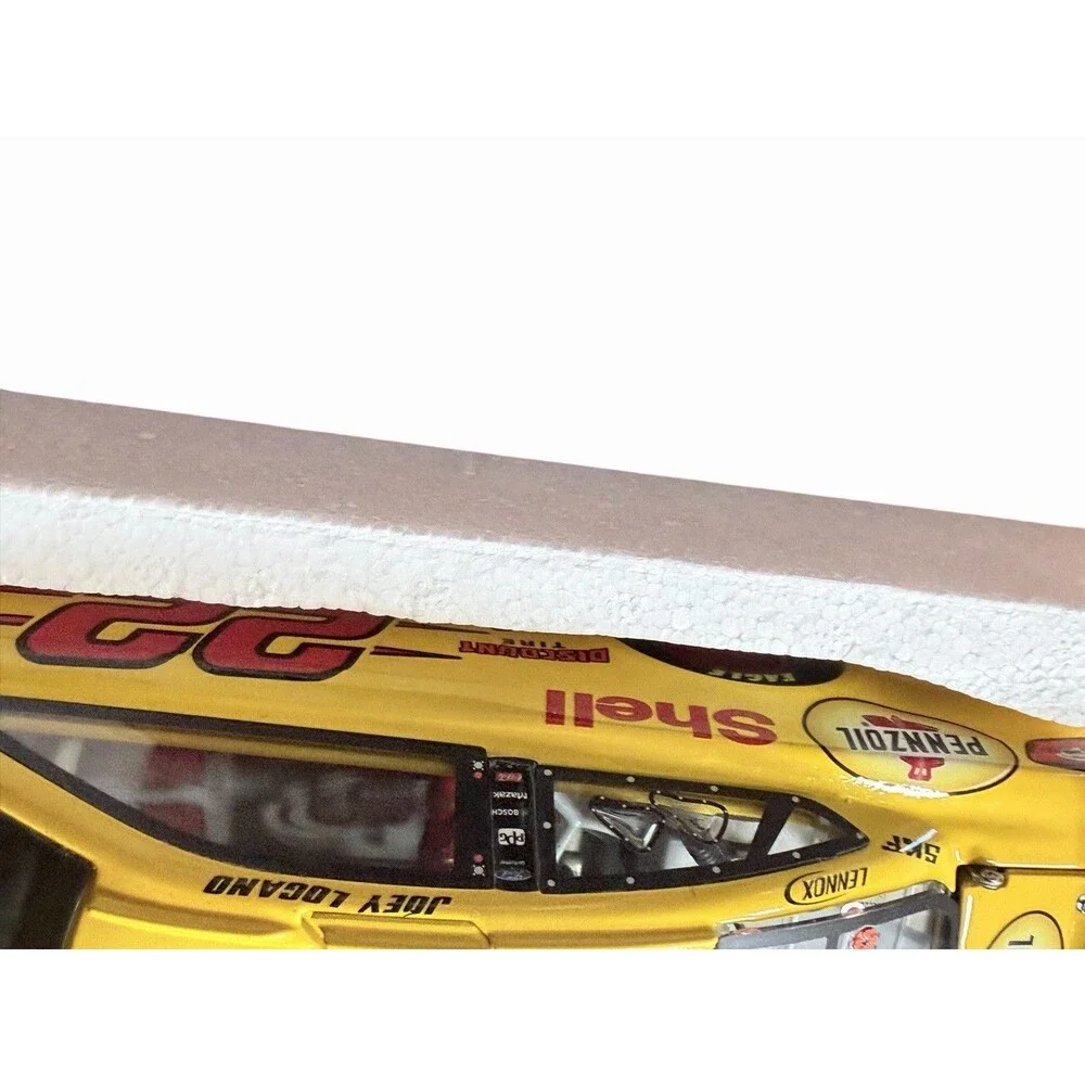 Lionel race into